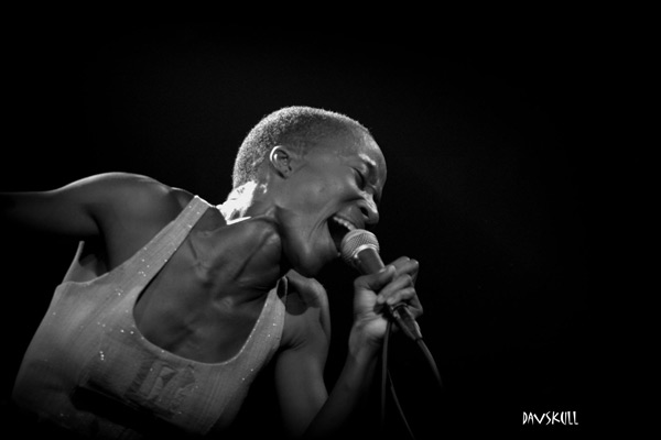 Shocked Rokia Rokia Traoré à La Nouvelle Vague – 26/05/16 – Saint-Malo (35) – LA ...