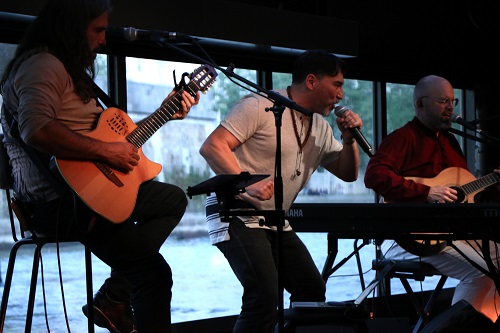 Atef en concert à Paris