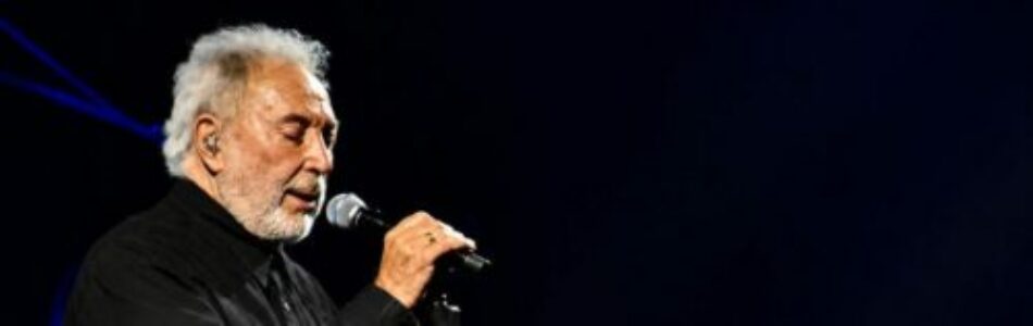 Tom Jones (2026) (bannière)